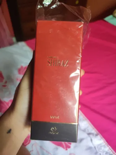 Perfume shiraz natura, semi novo