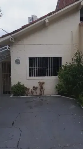 Casa térrea, sala com 02 ambientes, quintal e vaga de garagem 111m² - Centro Santo André