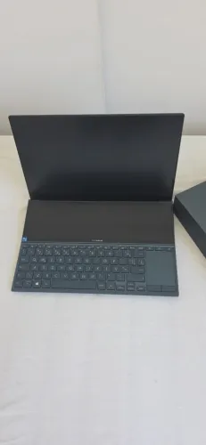 Notebook ASUS ZenBook Duo 16g de RAM e Core i7