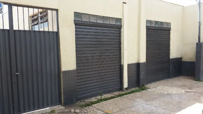 Sala comercial com apartamento de três quartos ( em Anápolis Goiás)