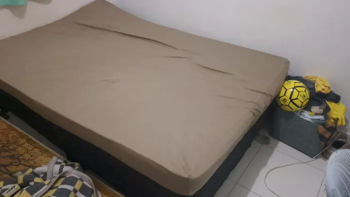 Cama e colchão de casado