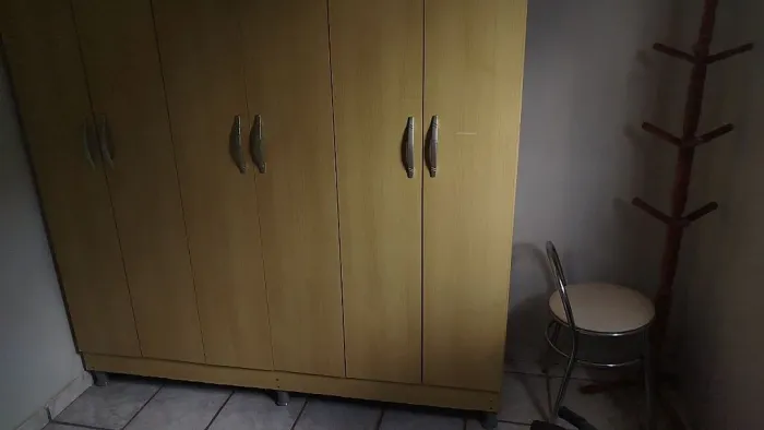 Guarda roupas solteiro Marfim. 