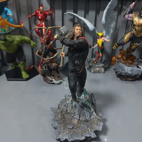 Estátua Thor- Vingadores iron Studios 1/10 (sem caixa)