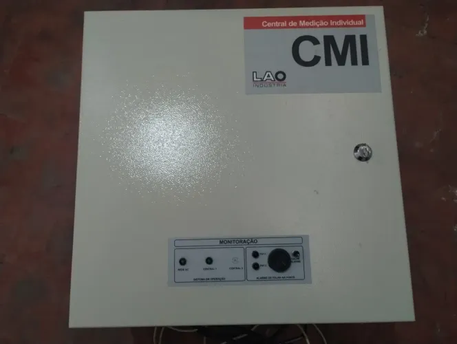 Caixa Central de Medição Individual Monitoração. Precisa de reparo, teve um Curto.59x50x5