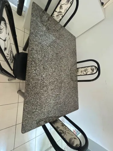 Mesa de 4 cadeiras