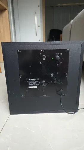 Subwoofer Ativo Yamaha NS-SW100 (10 Polegadas) - Apenas 3 Meses de Uso!
