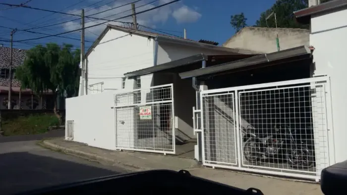 Casa térrea Sorocaba Aluga se 3 comodos sala,cozinha,1quarto e garagem