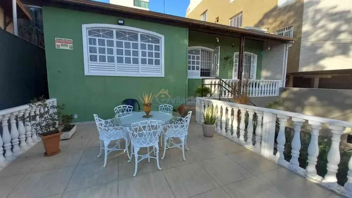 CASA COM 3 QUARTOS, 2 VAGAS NO BAIRRO LIBERDADE - REGIÃO DO JARAGUÁ