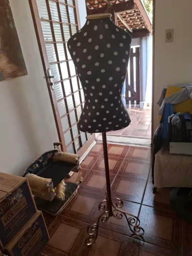 Vendo manequin elegante