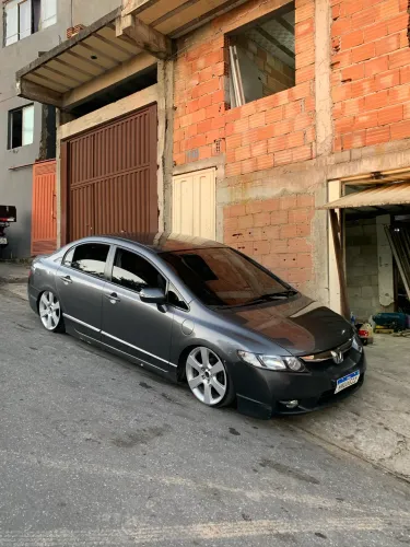 Rodas aro 18 e som automotivo 2x2