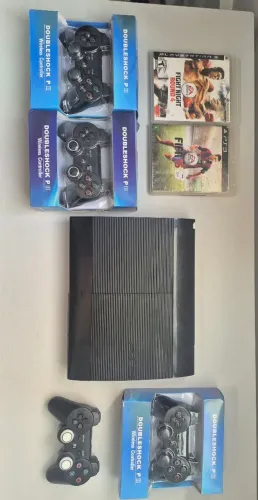 PS3 SUPER SLIM DESBLOQUEADO + SSD SANDISK 250GB + 5 CONTROLES + VARIOS JOGOS + DOC CARREGA