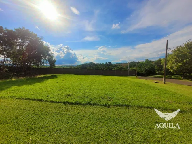 TERRENO PLANO COM 1315 M² NO CONDOMÍNIO VALE DO LAGO - SOROCABA/SP