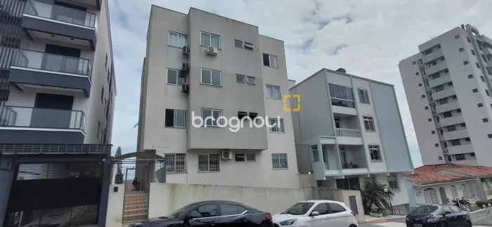 Apartamento com 2 quartos e vaga de garagem em Barreiros, São josé