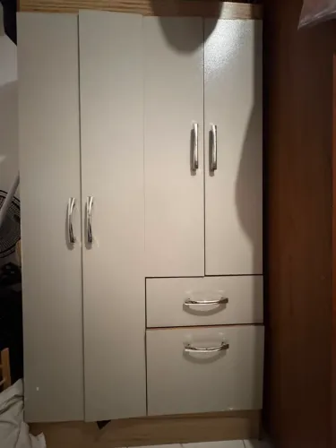 Guarda roupas de solteiro