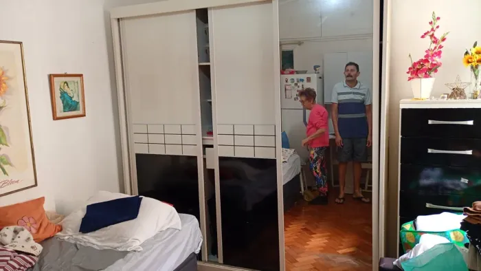 Guarda roupa perfeito estado.