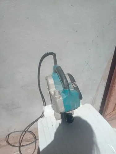 Vendo uma máquita de lapidar vidro 110vt