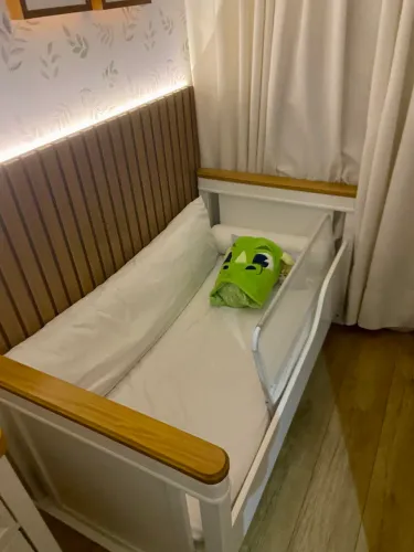 Cama infantil + colchão + grade de proteção