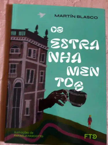 Os estranhamentos - Capa comum