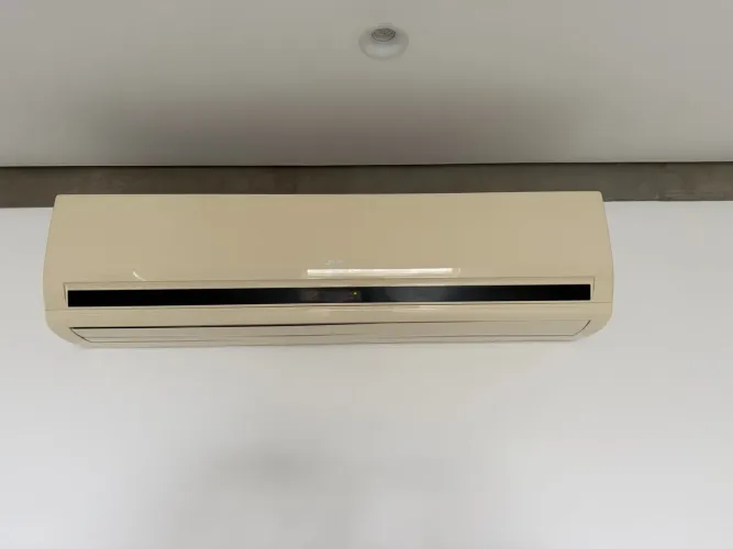 Ar-condicionado Midea 30.000 BTUs Quente/Frio 220V Completo