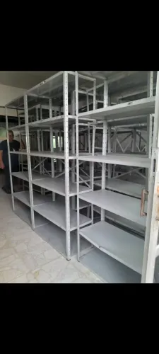 Estantes de aço R$ 350.00 mesa L c gav. 250.00