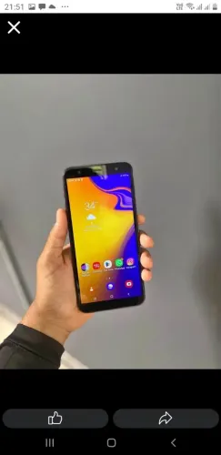 Celular J4+