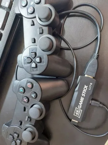 Game Stick 4K Lite com 2 controles - 10 mil jogos