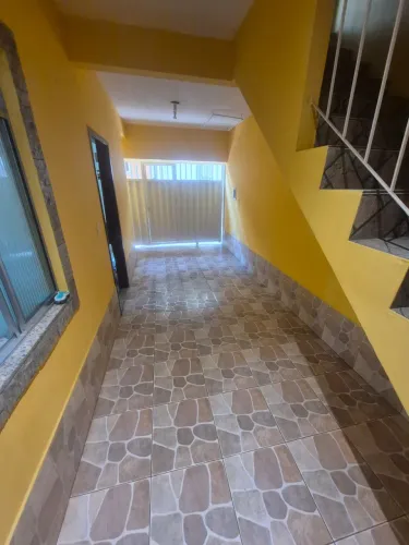 Alugo casa de vila de 2 quartos no Valqueire 