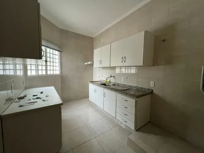 casa de 2 quartos , sendo 1 suite