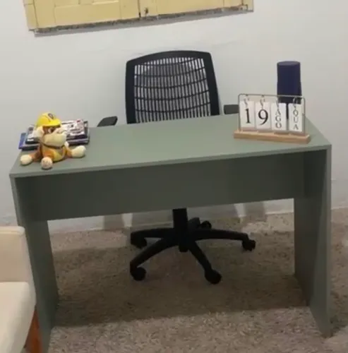 Mesa Montessoriana 100% Mdf Verde Jade Cor Verde-claro