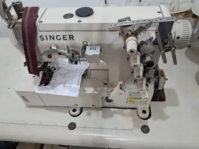 MÁQUINA DE COSTURA INDUSTRIAL SINGER