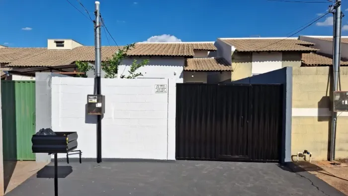 Alugo Casa de 2 quartos Jd Paiaguás Várzea Grande
