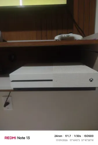 Xbox one S bem conservado e com uma ótima qualidade