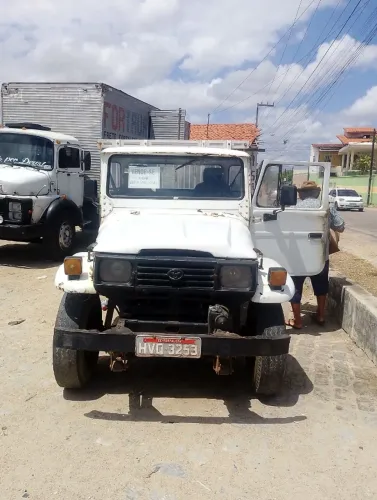 Toyota Band.Jipe Cap.de Aço Chas. Longo Diesel 1985
