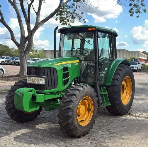 Trator John Deere 6100J ano 2022, 4x4 e ar condicionado, em SP