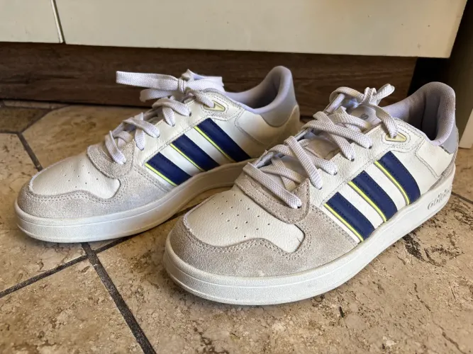 Tênis Adidas