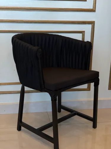 Cadeira de Design Premium - Estrutura em Metal e Acabamento em Corda Trançada