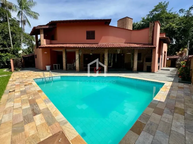 Casa com 6 dormitórios sendo 4 suítes na Praia do Itamambuca em Ubatuba