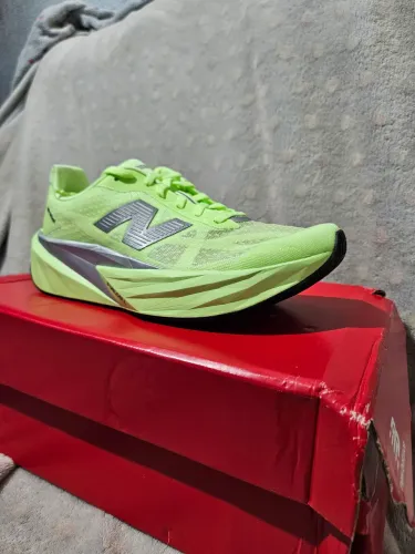 Tênis New Balance Fuelcell Rebel V5 Feminino