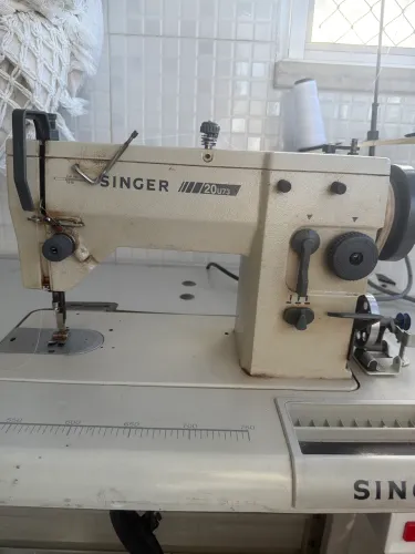 Máquina reta singer 20u73