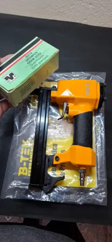 Grampeador pneumático 