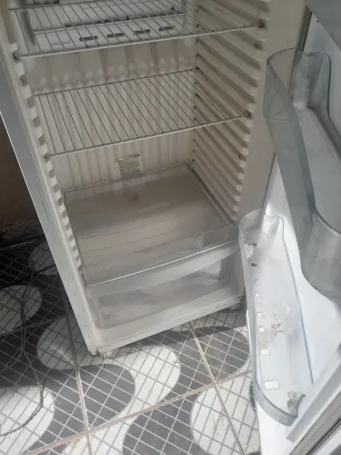 desapego uma geladeira motor novo eselete 2 porta