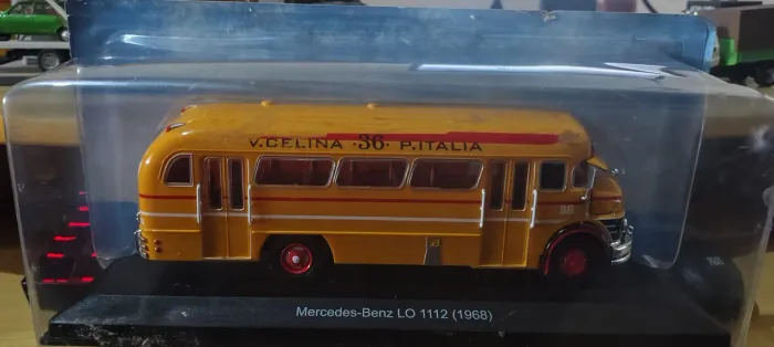 Miniatura ônibus Mercedes benz modelo argentino