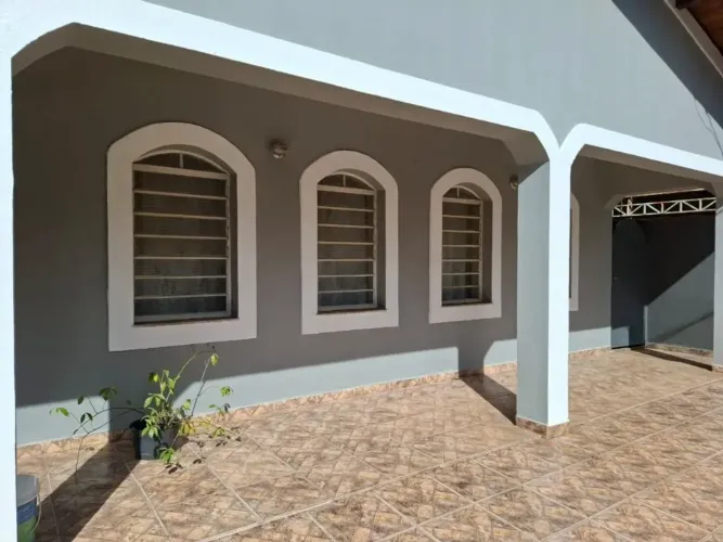 Excelente casa para locação em avenida de grande movimento!