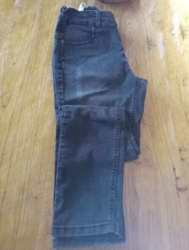 Calça jeans infantil Tam. 12 $50,00