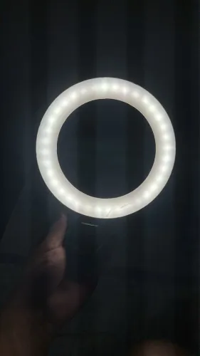 Vendo Ring ligth pequena com três tipos de luz