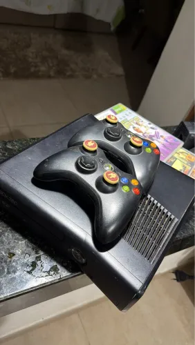 Vende-se videogame Xbox 360