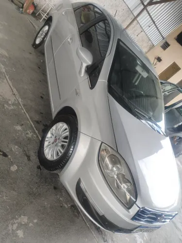 Fiat Linea Essence 1.8 Flex 16V 4P 2015