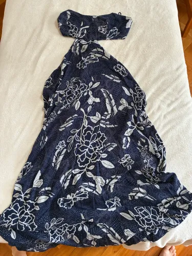 Vestido redley azul estampado com cinza