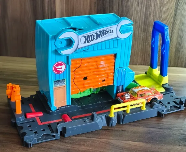 Pista Hot Wheels Ataque do Jacaré na oficina