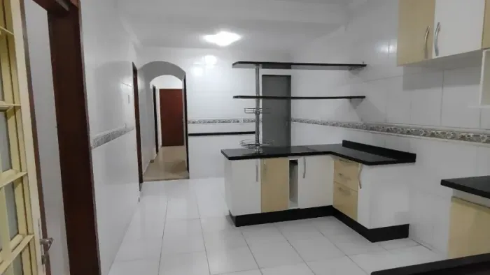 ( PAUSADO ..) Apartamento Térreo 2 quartos na 14 Guará 1 ( Em ótima localização )